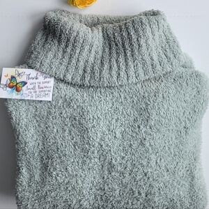 So Cozy Green Turtleneck Sweater. M. Pre-owned.